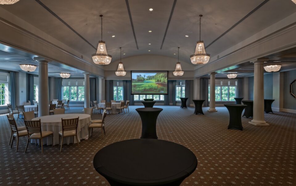 Event space at Druid Hills Golf Club featuring Macrotek Services’ discreet AV installation—hidden ceiling speakers, recessed projector, and a wall-mounted display seamlessly integrated into the elegant interior.