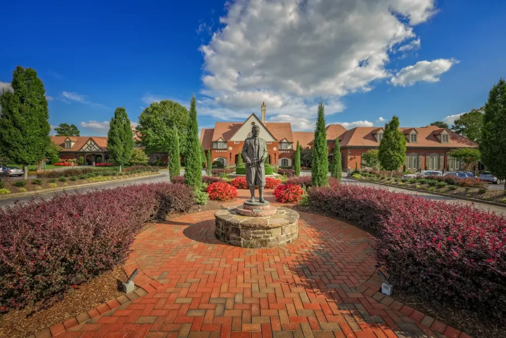 Front entrance and landscaped drive of a private golf club in the Southeast, highlighting areas where modern surveillance and access control can be discreetly integrated